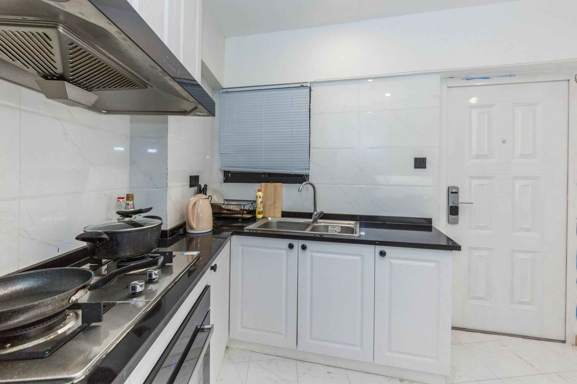 Henry'S Apartment - South Maoming Road Шанхай Экстерьер фото